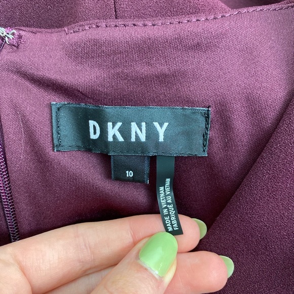 DKNY Burgundy Sheath Pencil Formal Dress V-neck Bell Sleeves 10 - Picture 5 of 5